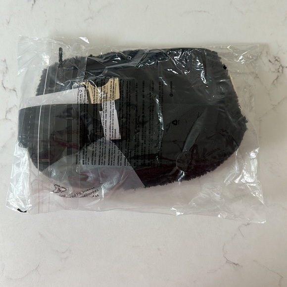 Lululemon Everywhere Fleece Belt Bag Black - Picture 8 of 13